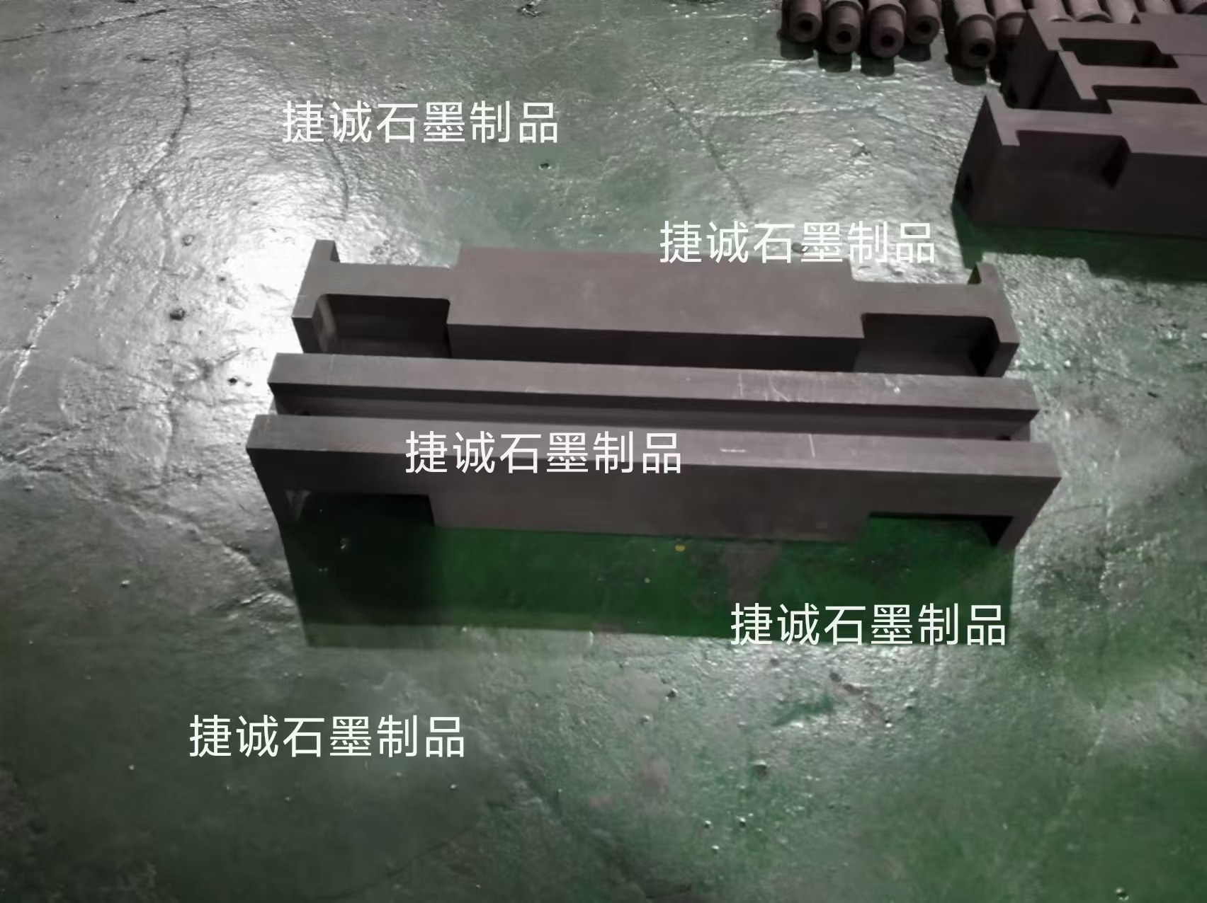 真空炉石墨横梁对环境的敏感性如何